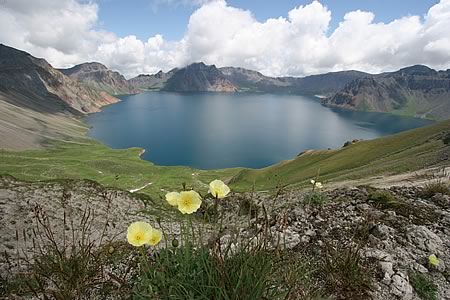 天池をいただく白頭山